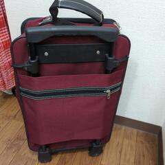 〔取引中〕ハローキティ　キャリーバッグ　旅行カバン　ゴロゴロ　鍵付き　中古品の画像