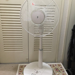 扇風機　ホワイトの画像