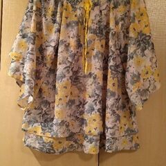 ベトナム製　花柄　七分袖　プルオーバー　M〜Ｌサイズ