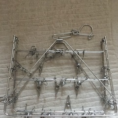決まりました。　ステンレスの角ハンガー　差し上げます。