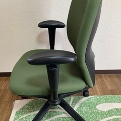 オカムラ　ビラージユ　オフィスチェア（グリーン）の画像
