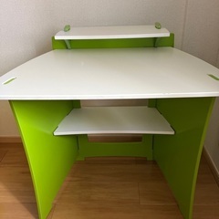 組み立てデスクの画像