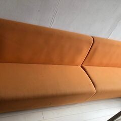 最終値下げ！明るいオレンジのソファー