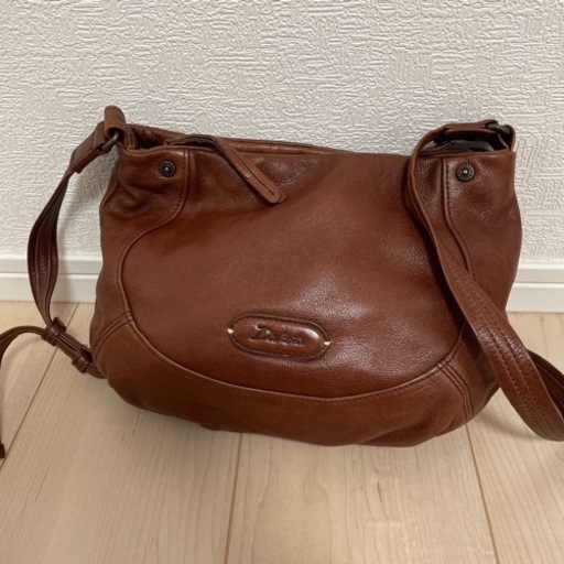 ダコタ　ショルダーバッグ　革製品