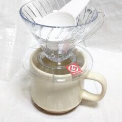 〈新品&未使用〉ハリオ式珈琲V60透過ドリッパー&マグカップ（計量スプーン付き）の画像