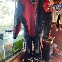 レーシングスーツ
