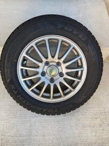 新品同様、ハイブリッドノアに使用のスタッドレスタイヤホイールセット　195/65R15 使用1か月