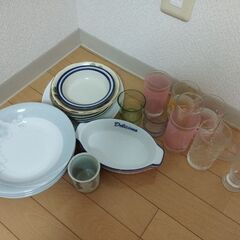 コップやお皿の画像