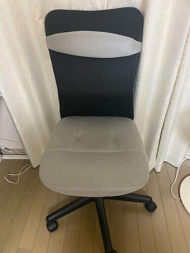 ニトリのオフィス用のいす