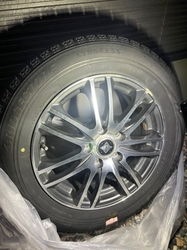 スタッドレス　ブリヂストン　205/60/16