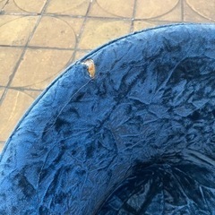 昭和レトロスナックのバーチェアとソファと椅子の画像