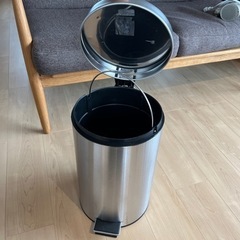 【差し上げます】IKEA ペダルビンの画像