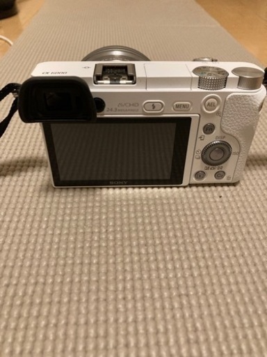 値下げ！【美品】SONY α6000  ミラーレスカメラ　ホワイト　オリジナルケース付き