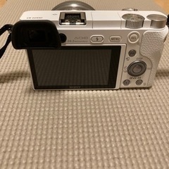 値下げ！【美品】SONY α6000 ミラーレスカメラ ホワイト オリジナル