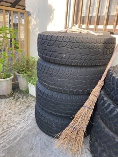 15インチ　ホイール4つタイヤ付きセット　タイヤゴム部分ひび割れあり　31x10.50R15LT 109Q 6PR