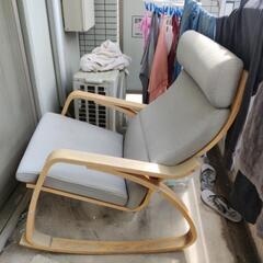 イケアのロッキングチェアの画像