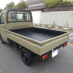 成約済！！ありがとうございました。 貿易！ オートマ限定でも乗れる　即戦力 ！ 軽トラ ！ 商用車 ／ 維持費が安い ４ナンバー ！ ／ 平成 15年式 ／ キャリイトラック ／ パートタイム４WD ／ 人気の オートマ です ／ エアコン ／ パワステ 付き ／ HDD ナビ ＆ フルセグ テレビ ／ ミュージックサーバー ／ 車検 05/03 の画像
