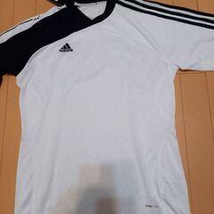 サッカー　メンズ　adidasトレーニングウェア　半袖　新品自宅保管