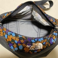 THE NORTH FACE、ショルダーバッグの画像