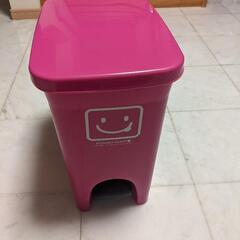 ペダル式•可愛いスマイル ゴミ箱
