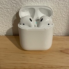 airpods 第一世代  ケースとイヤフォンの画像