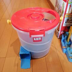 トミカビルとぐるぐるバケツの画像