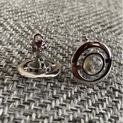 Vivienne Westwoodピアス☆専用ミニポーチ付きの画像