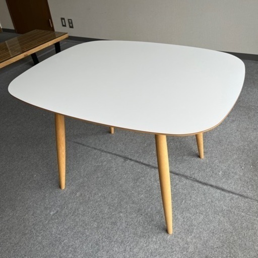 カリモク60+ ダイニングテーブル