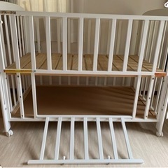 ベビーベッド　ホワイト　使用品の画像