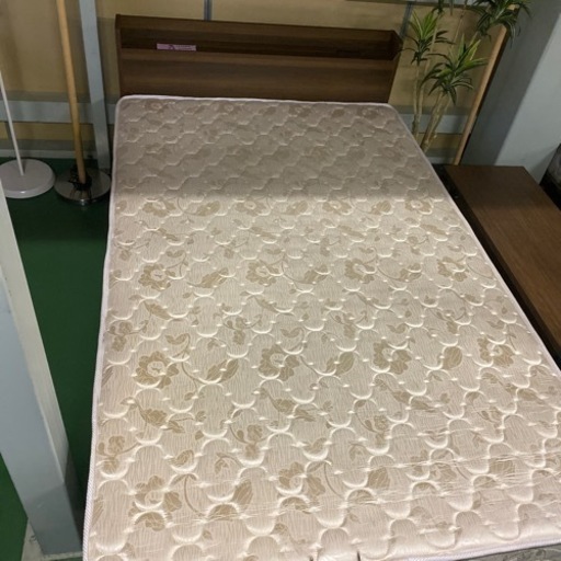 ●セミダブルベット　●マットレス付き　●B2