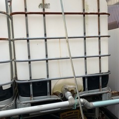 水タンク　約1トン