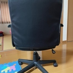 キャスター付きパソコン用チェアの画像