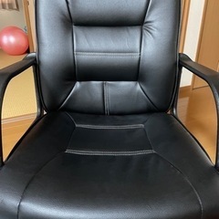 キャスター付きパソコン用チェアの画像