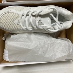 未使用の靴　多数の画像