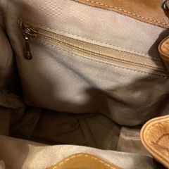 guess ミニリュック　レザー　茶の画像