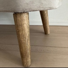 【市川市】脚付きスツール　アンティーク　腰掛け　クラシカル　オットマン　収納ボックス　収納付き　未使用の画像