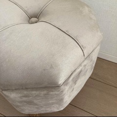 【市川市】脚付きスツール　アンティーク　腰掛け　クラシカル　オットマン　収納ボックス　収納付き　未使用の画像