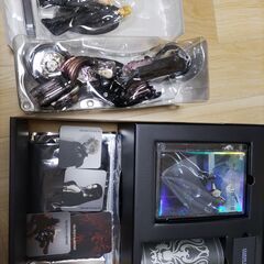 ファイナルファンタジーVII クラウドとバイクのフィギュア、スクエアエニックスカフェのコースターなどの画像