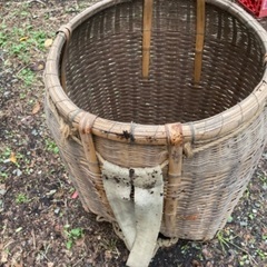 ♨　♨　🌈　⭐　❄　🌈　⭐　❄🌈　⭐　❄昔の背負う竹かご　一つあたりの画像