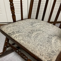 木製ロッキングチェアの画像