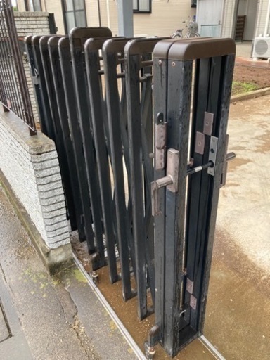外壁  アコーディオン門扉