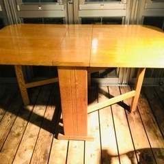 ダイニングテーブル片側のみだと75×81(伸ばすと135)×高さ...