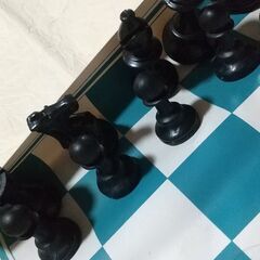 チェス（駒とマット）の画像