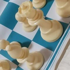 チェス（駒とマット）の画像