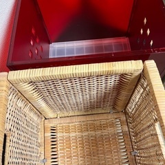 IKEA シェルフ用の収納ボックス(プラスチック製:赤　1個/籐製:2個)の画像