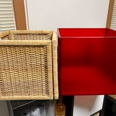 IKEA シェルフ用の収納ボックス(プラスチック製:赤　1個/籐製:2個)の画像