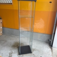 IKEAのガラス棚