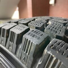 （取引中）15インチ 4本セットKEELER FORCE 6スポーク 6Jx15 +33 6/139.7　スタッドレス付き  ハイエース デリカ スペースギア エルグランドの画像