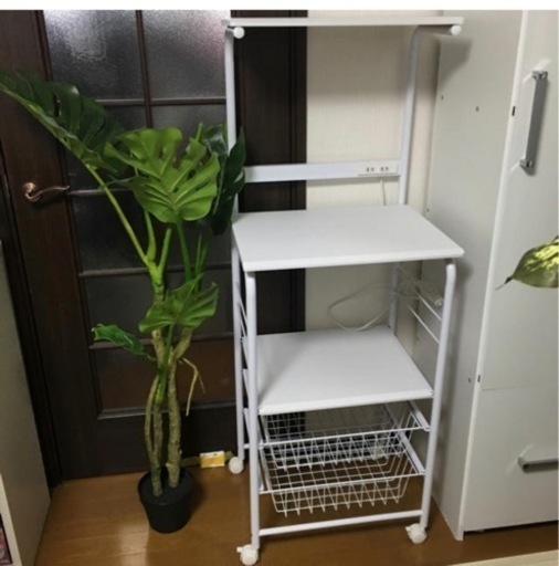 新品同様　　人気の白　レンジ台