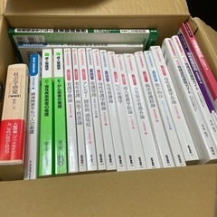 大学で使用した看護の教材　2箱あり